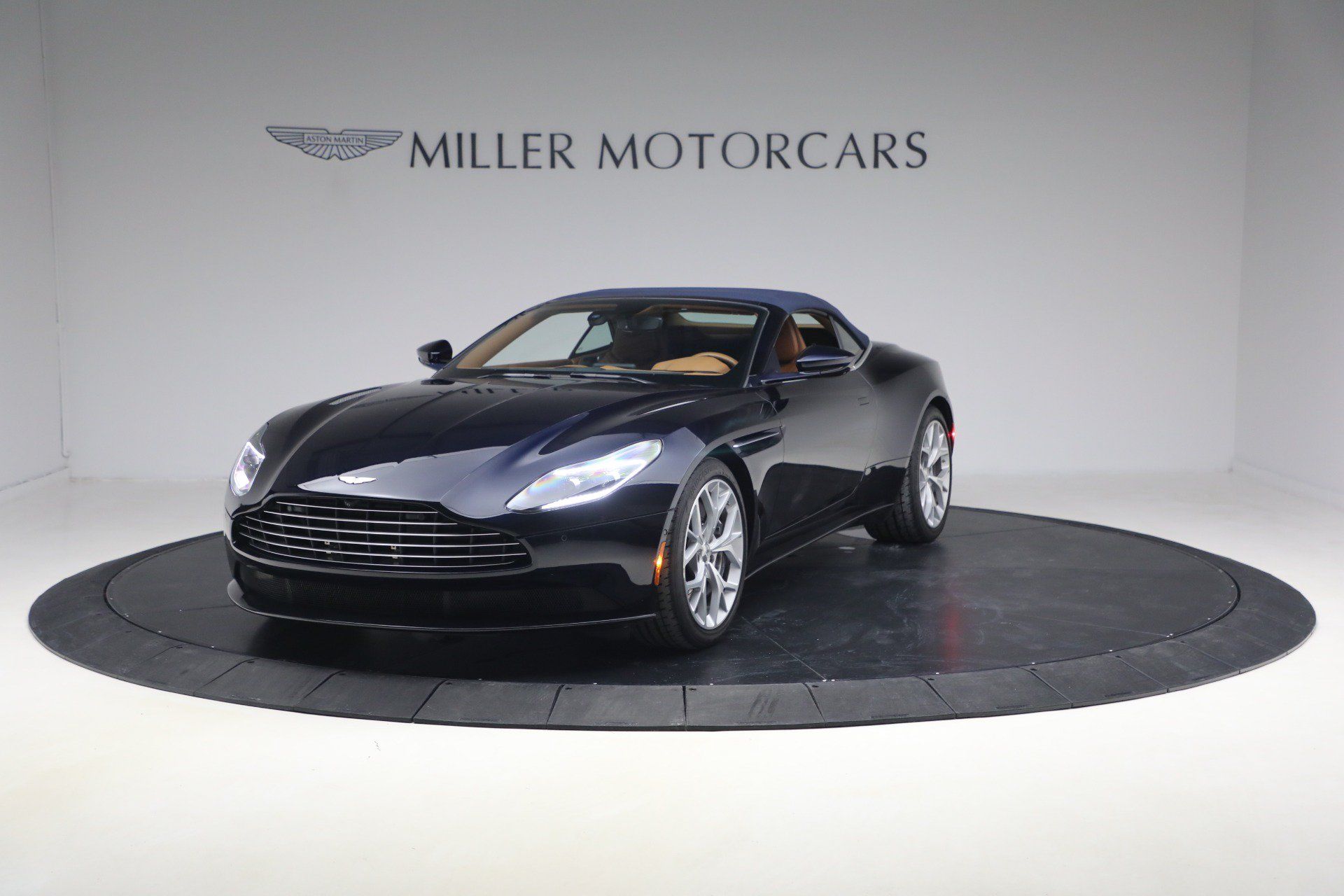 Used 2019 Aston Martin DB11 Volante RWD image 13