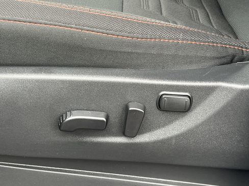 Used 2025 Nissan Frontier PRO-4X image 17