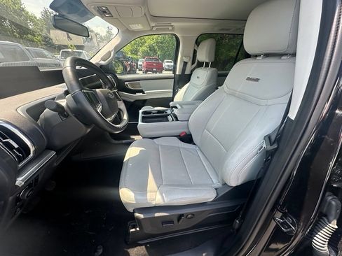 Used 2025 Ford Expedition Max Platinum w/ Driver's Package AWD/4WD image 9