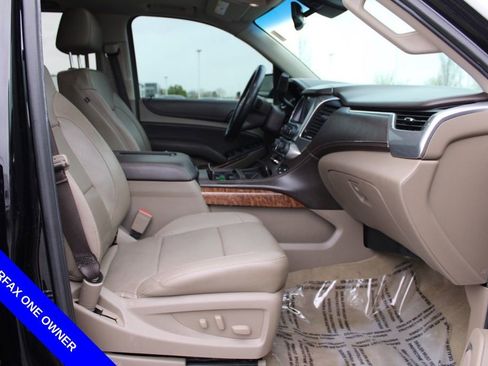 Used 2017 Chevrolet Suburban Premier image 21