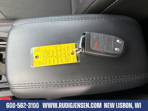 Used 2025 Jeep Compass Trailhawk AWD/4WD image 27