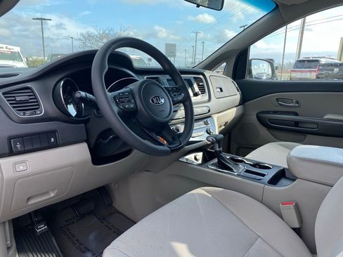 Used 2021 Kia Sedona LX image 15
