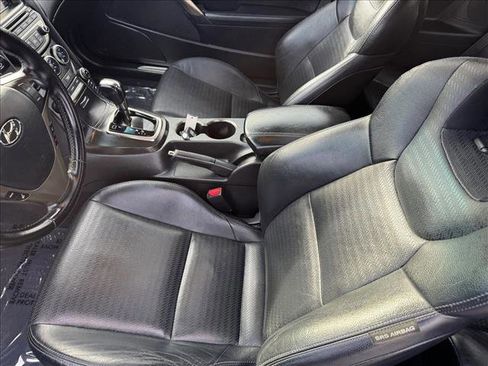 Used 2013 Hyundai Genesis 3.8 image 10