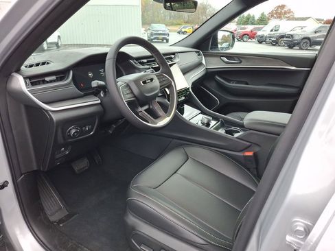 New 2025 Jeep Grand Cherokee Limited w/ Black Appearance Package image 10