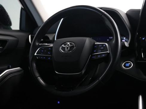 Used 2021 Toyota Highlander XLE AWD/4WD image 40