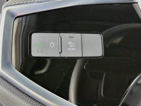 Certified 2025 Audi Q3 2.0T Premium w/ Convenience Package AWD/4WD image 10