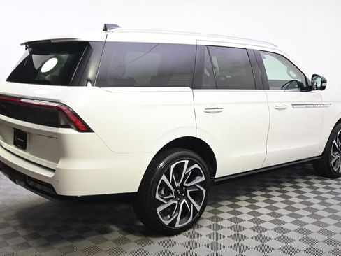 New 2026 Lincoln Navigator Reserve AWD/4WD image 7