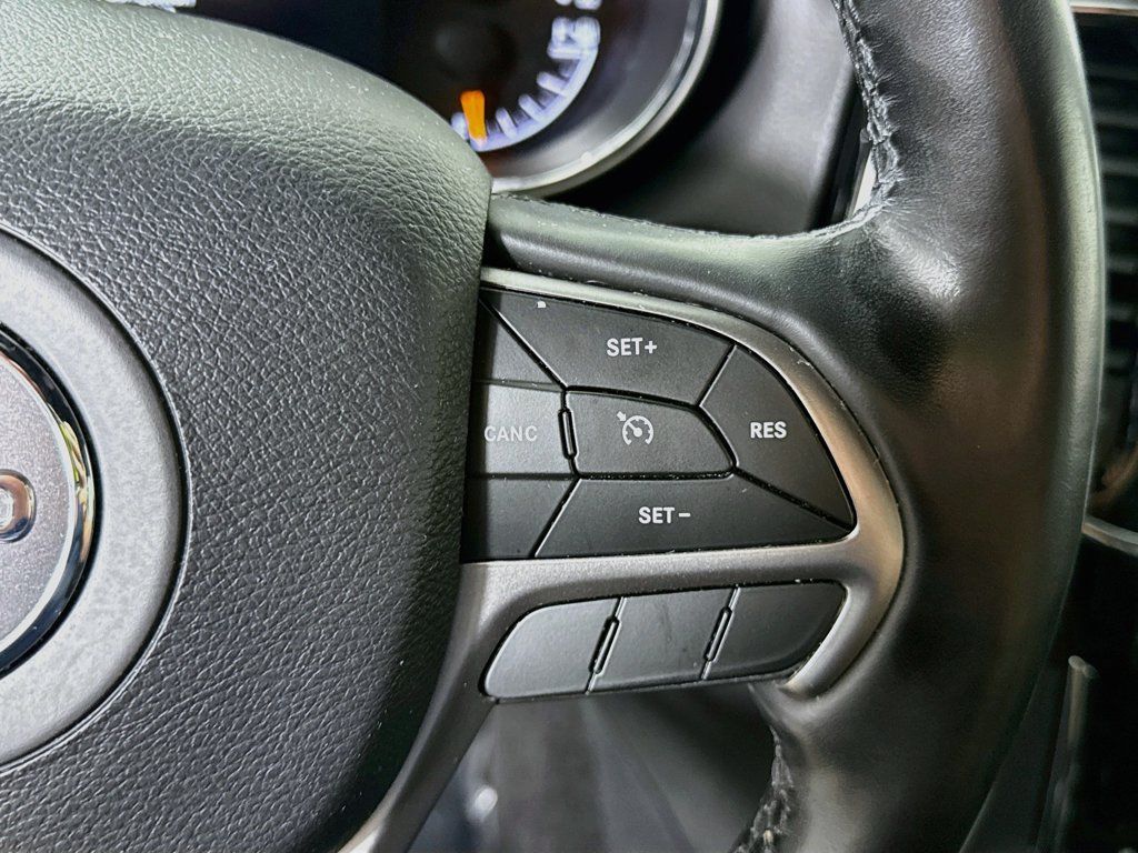Used 2020 Jeep Grand Cherokee Altitude AWD/4WD image 22