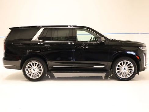 Used 2021 Cadillac Escalade Premium Luxury AWD/4WD image 4