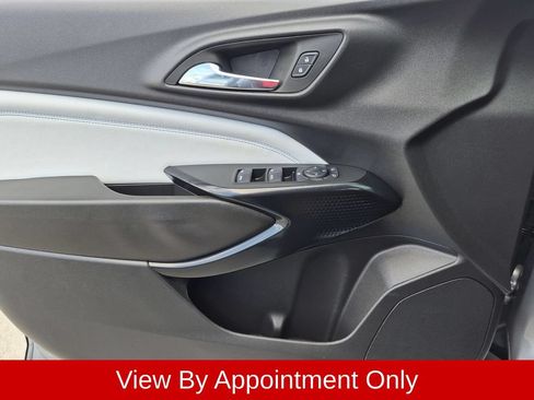 Used 2025 Chevrolet Trax LT w/ LT Convenience Package FWD image 21