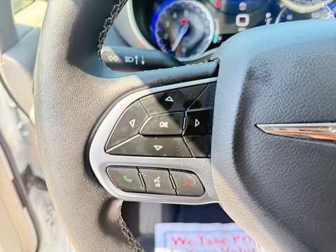 Used 2024 Chrysler Pacifica Touring-L FWD image 31