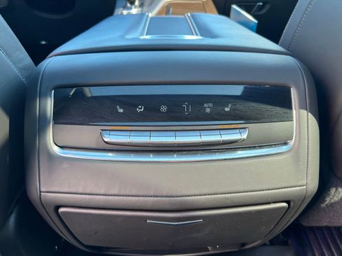 Used 2024 Cadillac Escalade ESV Premium Luxury Platinum image 67