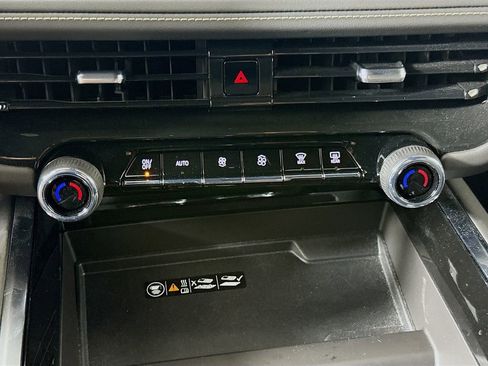 Used 2025 Chevrolet Tahoe Premier AWD/4WD image 16