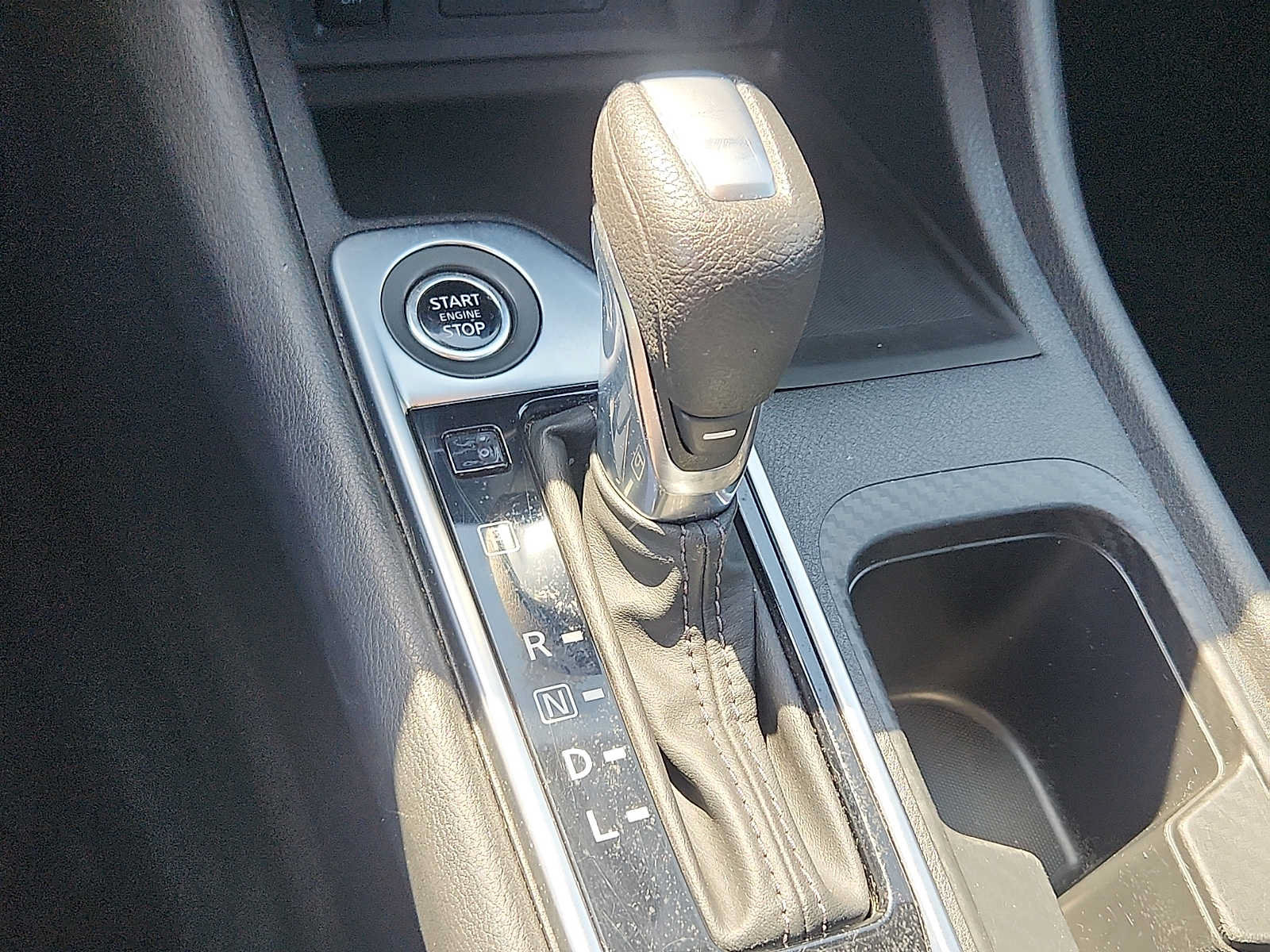 Used 2024 Nissan Sentra SV FWD image 14