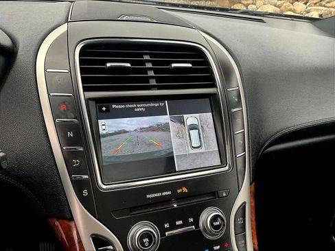 Used 2018 Lincoln MKX Reserve w/ Driver Assistance Package image 19