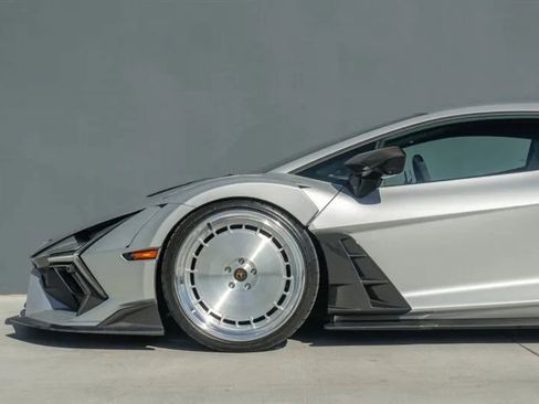 Used 2024 Lamborghini Revuelto image 19
