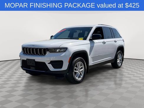 Used 2025 Jeep Grand Cherokee Laredo X w/ Luxury Tech Group I AWD/4WD image 3