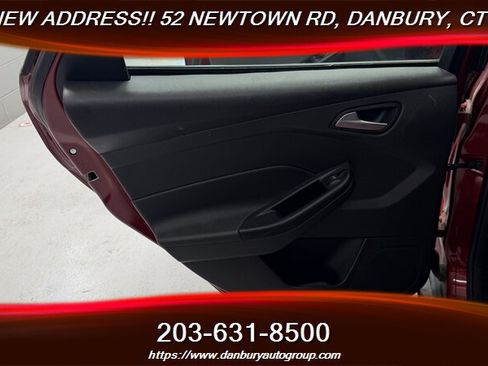 Used 2014 Ford Focus SE w/ SE Winter Package FWD image 15