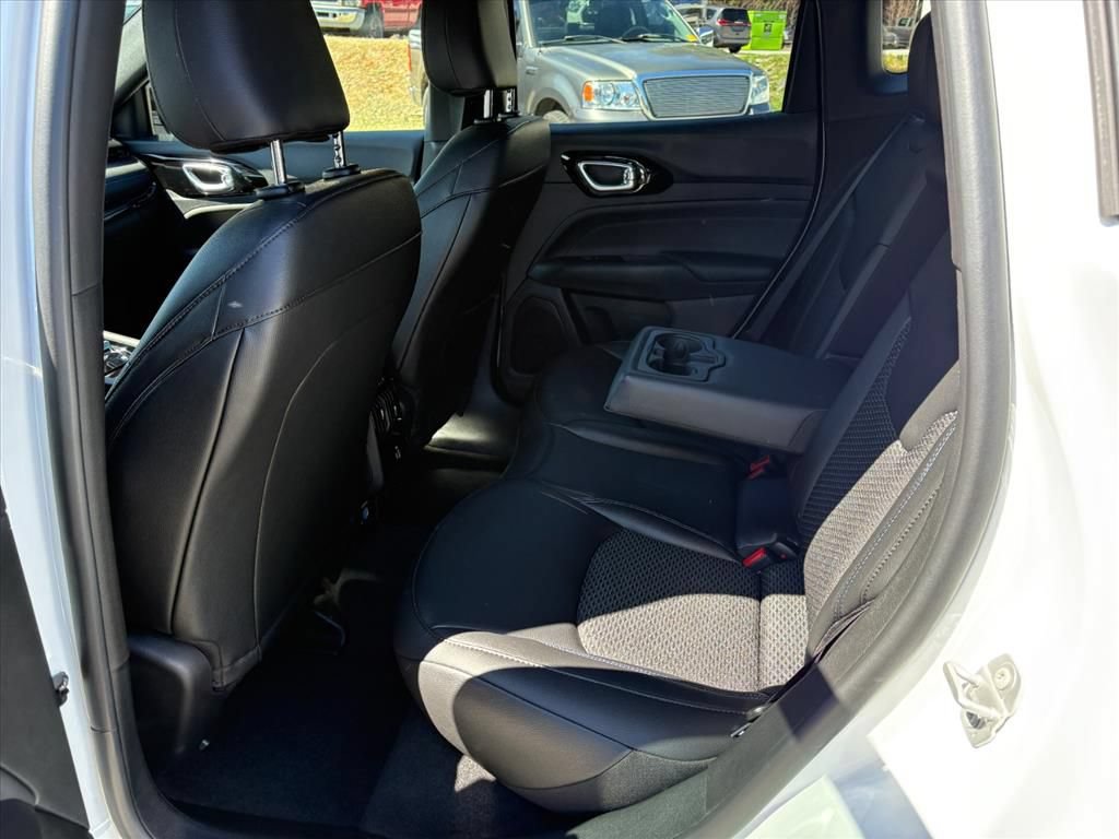 Used 2026 Jeep Compass Latitude AWD/4WD image 20