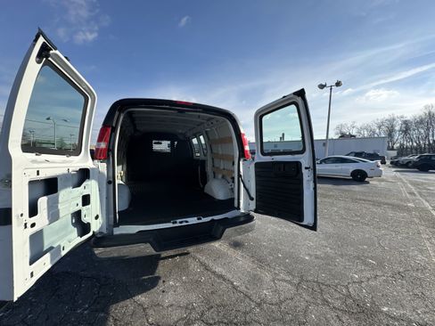Used 2024 GMC Savana 2500 w/ Driver Convenience Package image 24