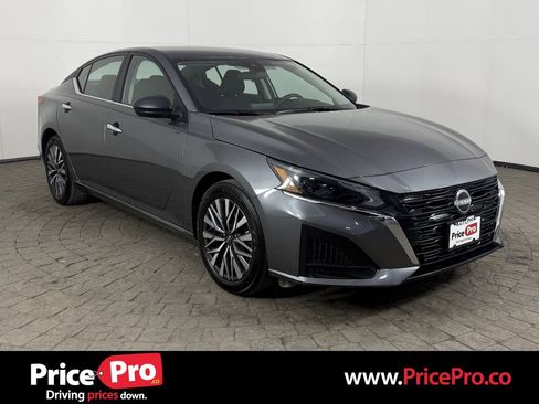 Used 2025 Nissan Altima 2.5 SV image 1