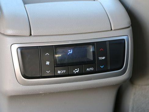 Used 2018 Toyota Highlander XLE FWD image 32