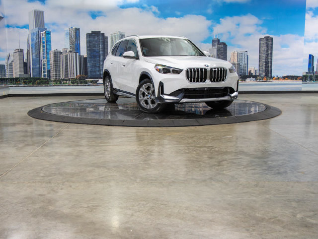 Used 2027 BMW X1 xDrive28i AWD/4WD image 1