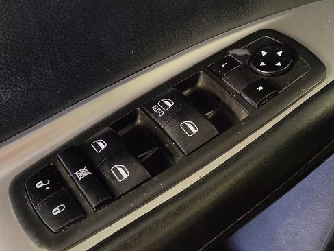 Used 2020 Dodge Journey SE FWD image 27