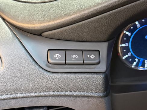 Used 2018 Cadillac Escalade Luxury RWD image 26