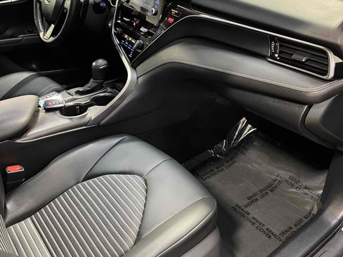 Used 2021 Toyota Camry SE w/ Convenience Package image 17