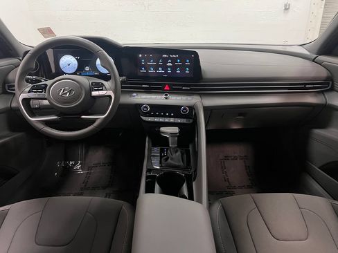 Used 2023 Hyundai Elantra SEL w/ Convenience Package FWD image 14