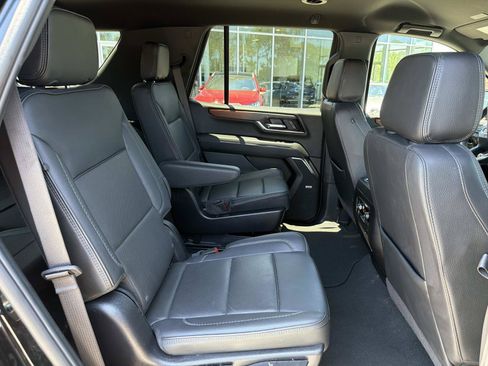 Used 2025 GMC Yukon Denali RWD image 17