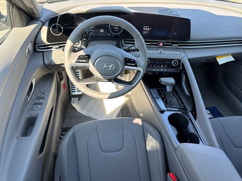 New 2025 Hyundai Elantra SEL image 13