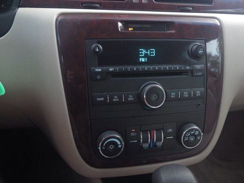 Used 2009 Chevrolet Impala LT FWD image 9