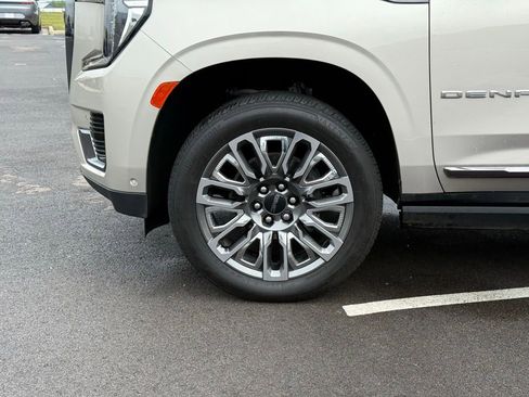 Used 2024 GMC Yukon Denali Ultimate AWD/4WD image 16