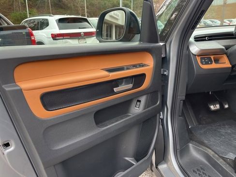 New 2025 Volkswagen ID. Buzz Pro S image 5