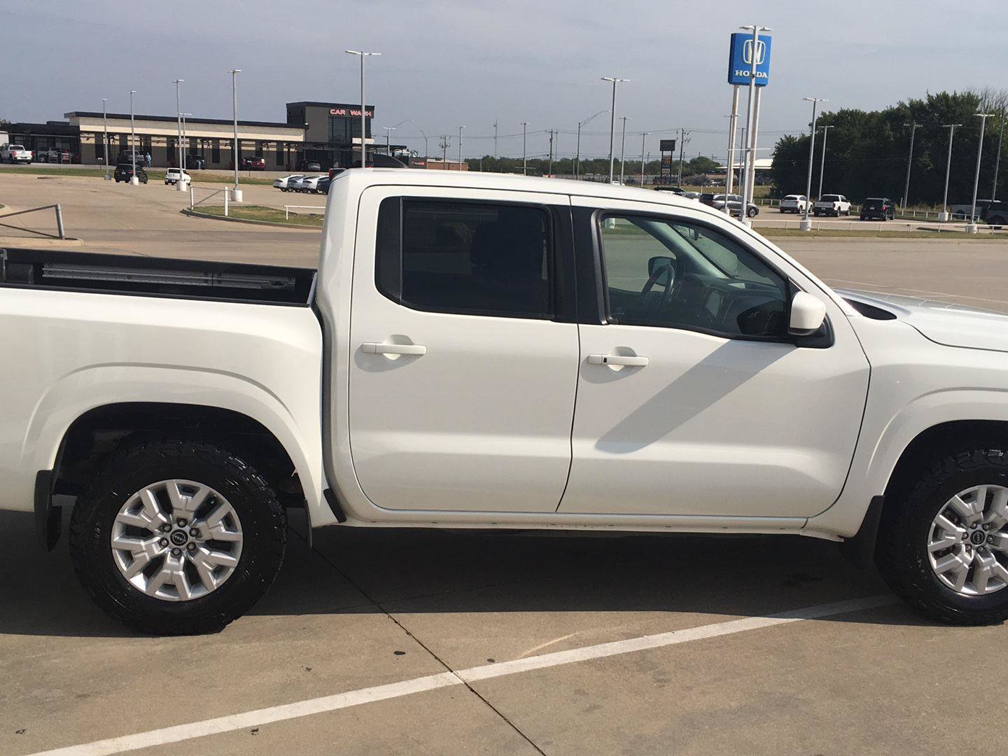 Used 2024 Nissan Frontier SV w/ SV Convenience Package AWD/4WD image 5