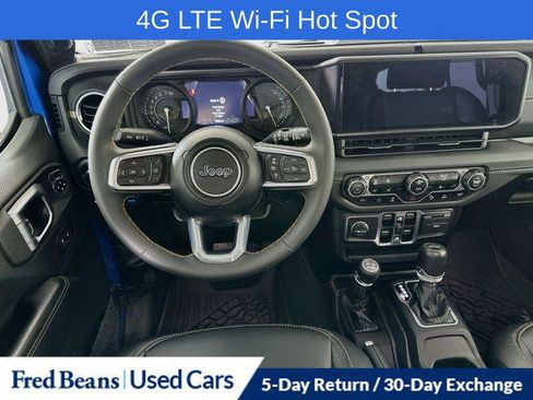 Certified 2024 Jeep Wrangler Unlimited Sahara w/ Technology Group AWD/4WD image 29