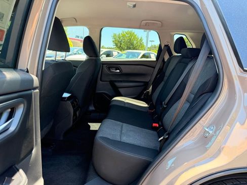 Used 2025 Nissan Rogue SV FWD image 15