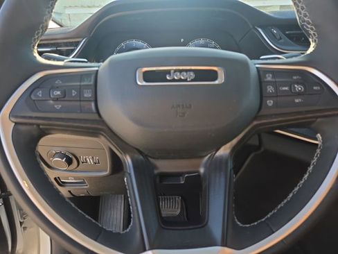 Used 2025 Jeep Grand Cherokee L Laredo w/ Luxury Tech Group I image 31