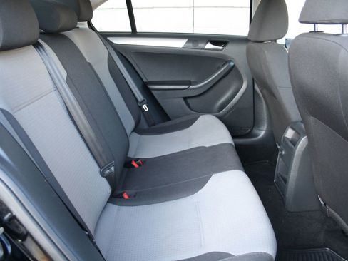 Used 2017 Volkswagen Jetta S image 11