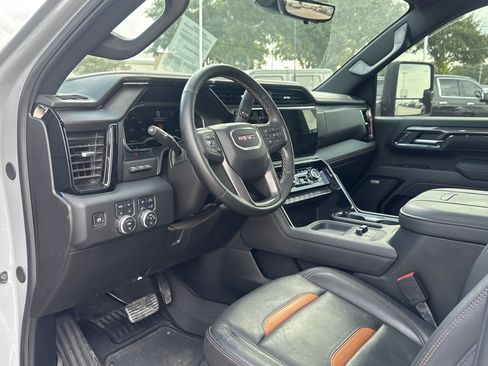 Used 2025 GMC Sierra 2500 AT4 w/ AT4 Premium Plus Package AWD/4WD image 5
