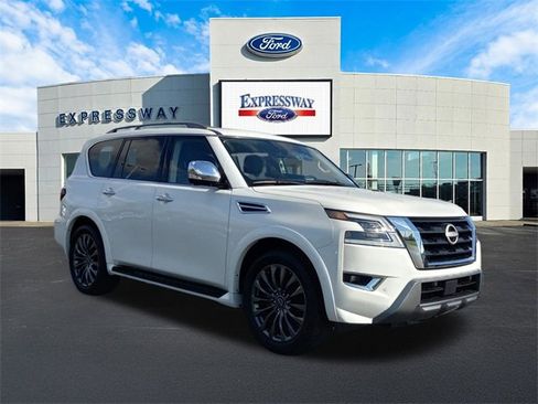 Used 2024 Nissan Armada Platinum w/ Captain's Chairs Package image 4