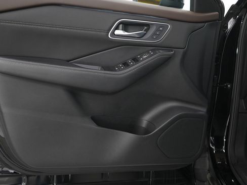 Used 2022 Nissan Rogue Platinum image 19