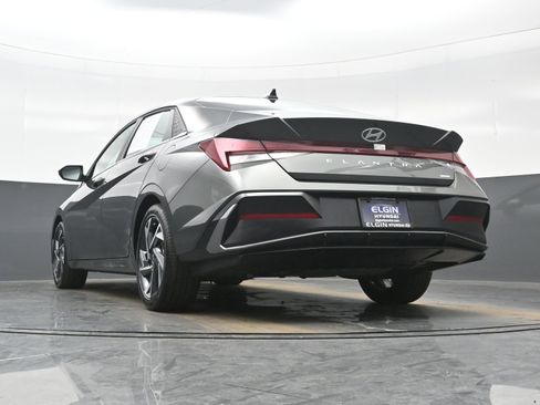 Certified 2025 Hyundai Elantra Limited image 30