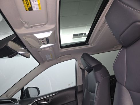 Used 2023 Toyota RAV4 XLE Premium image 15