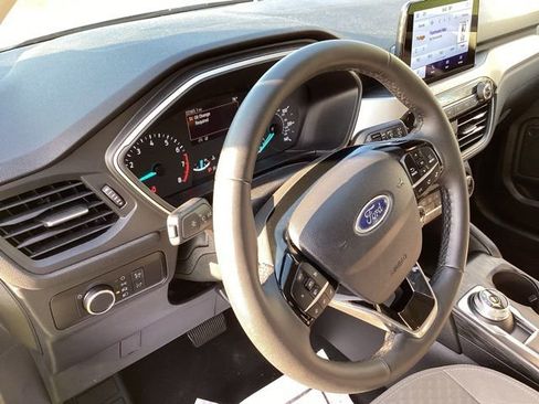Used 2022 Ford Escape SE w/ Cold Weather Package image 26