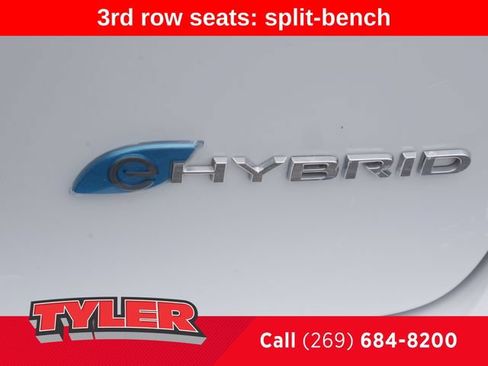 Used 2023 Chrysler Pacifica Touring-L FWD image 14