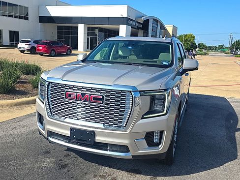 Used 2024 GMC Yukon Denali RWD image 3