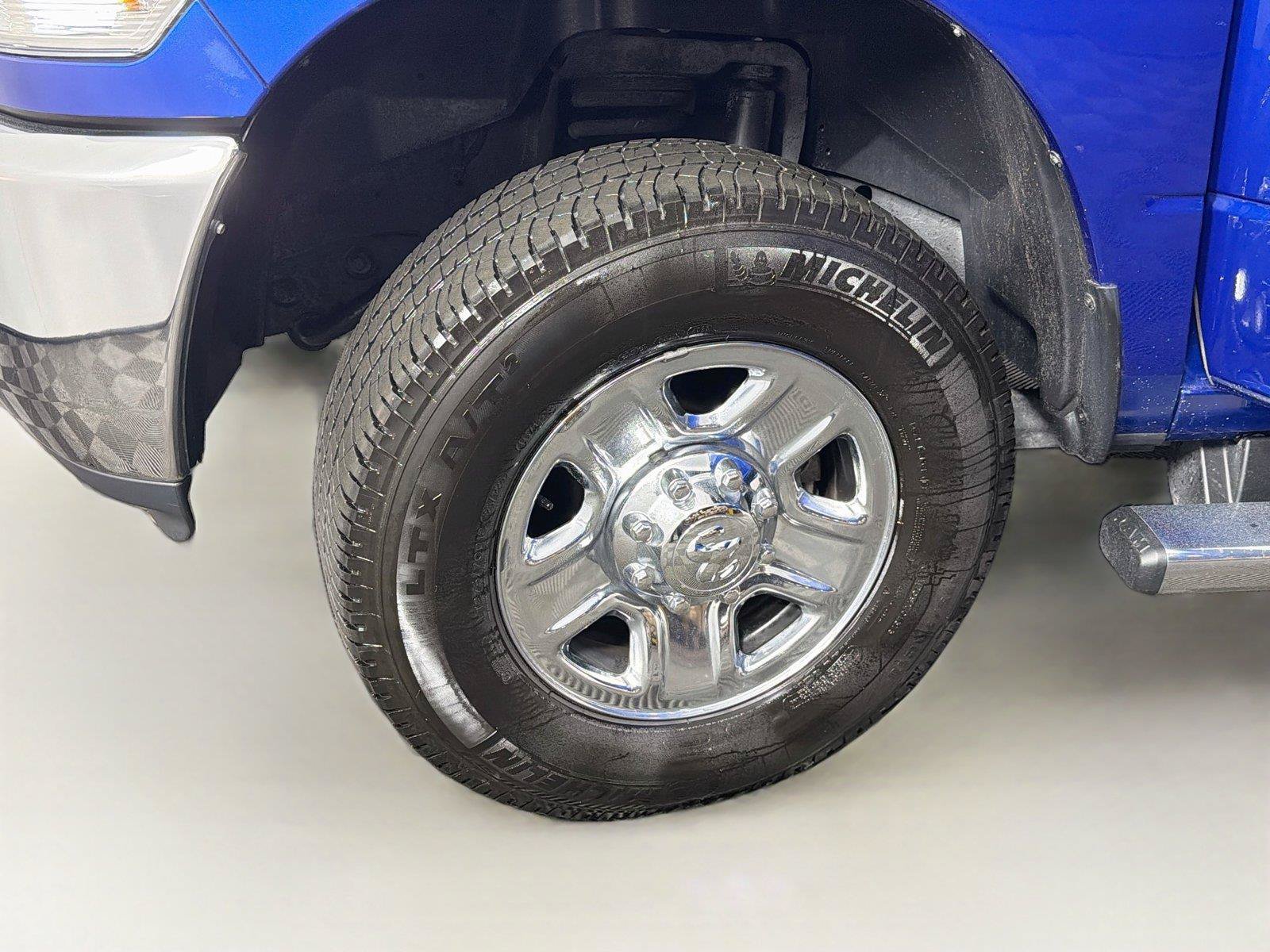 Used 2018 RAM 3500 Tradesman w/ Chrome Appearance Group AWD/4WD image 36